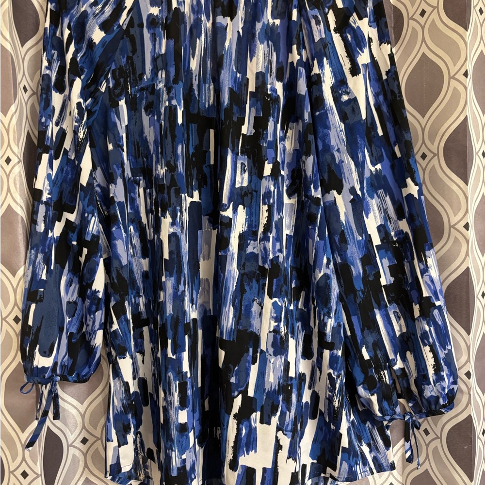 Bubble sleeve top w/tie details on ends - Picture 4 of 4